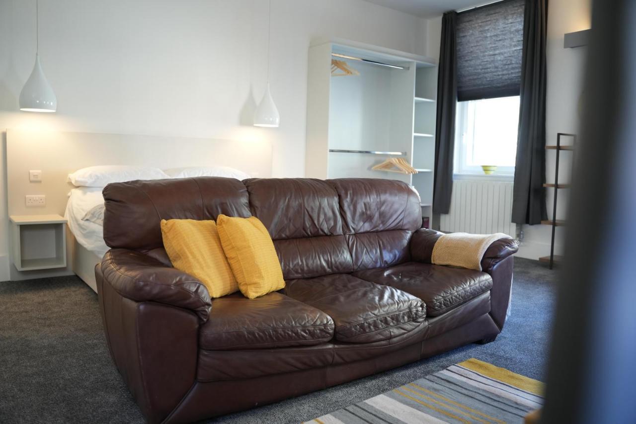 Gorgeous Comfortable Apartment On The High Street Merthyr Tydfil Bagian luar foto