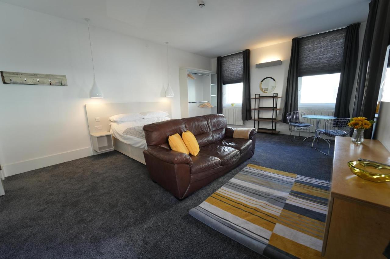 Gorgeous Comfortable Apartment On The High Street Merthyr Tydfil Bagian luar foto