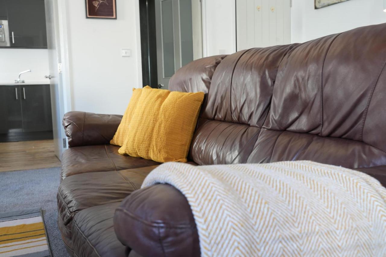 Gorgeous Comfortable Apartment On The High Street Merthyr Tydfil Bagian luar foto