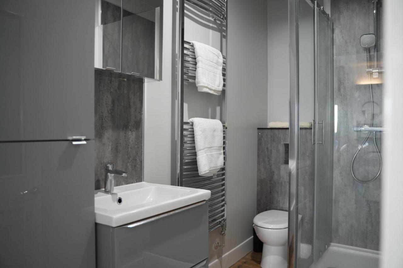 Gorgeous Comfortable Apartment On The High Street Merthyr Tydfil Bagian luar foto