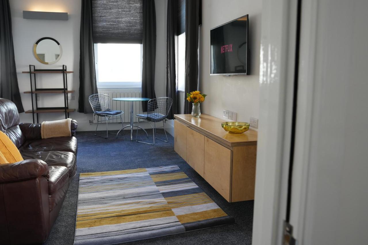 Gorgeous Comfortable Apartment On The High Street Merthyr Tydfil Bagian luar foto