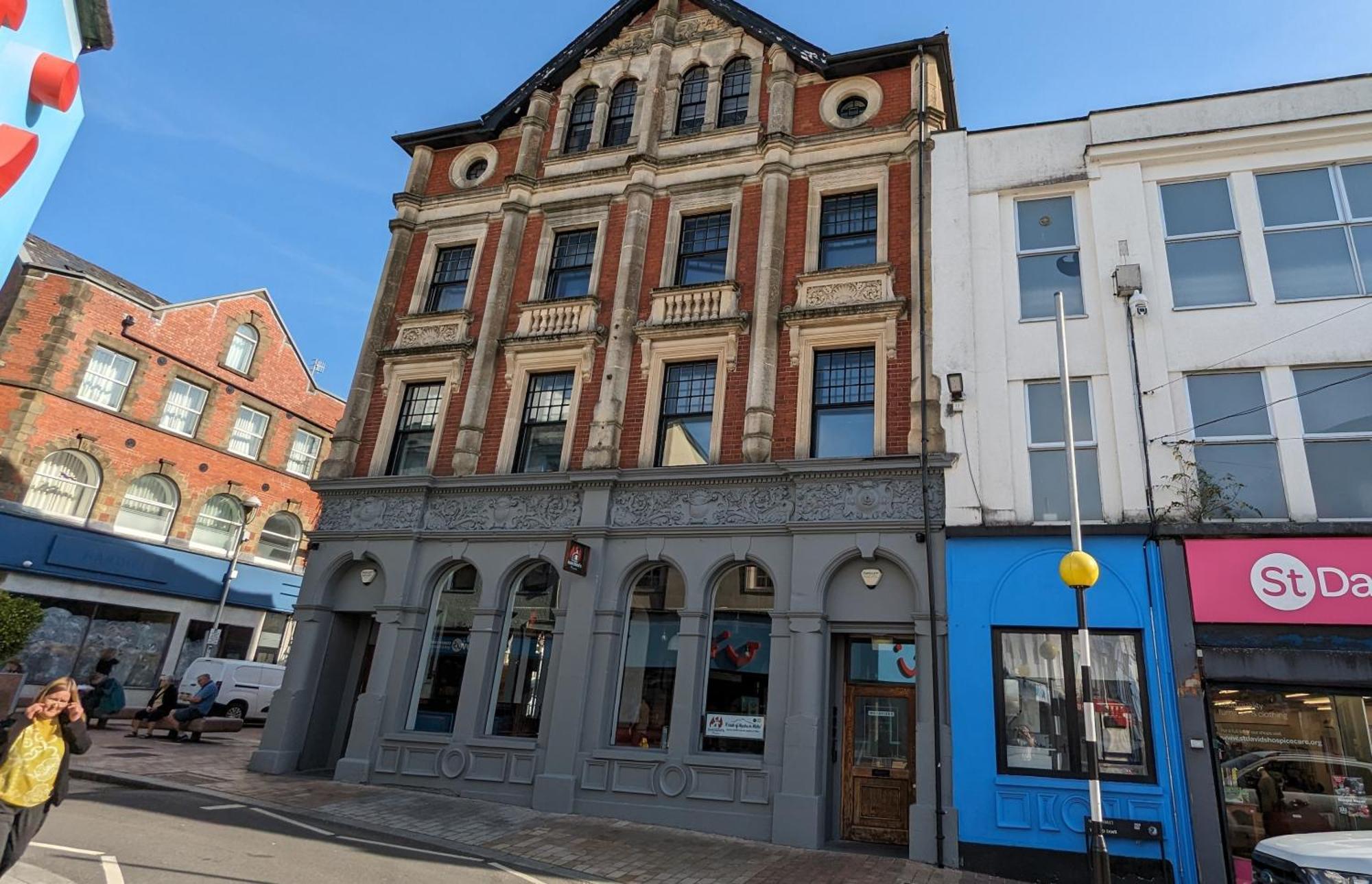Gorgeous Comfortable Apartment On The High Street Merthyr Tydfil Bagian luar foto